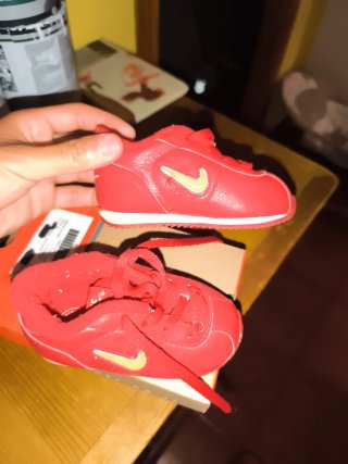 Zapatos Nike Niñ@s Rojo y amarillo  talla 19
