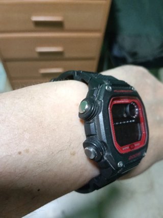 Reloj Casio Hombre Rojo y Negro
