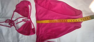 Bikini rosa con tiras