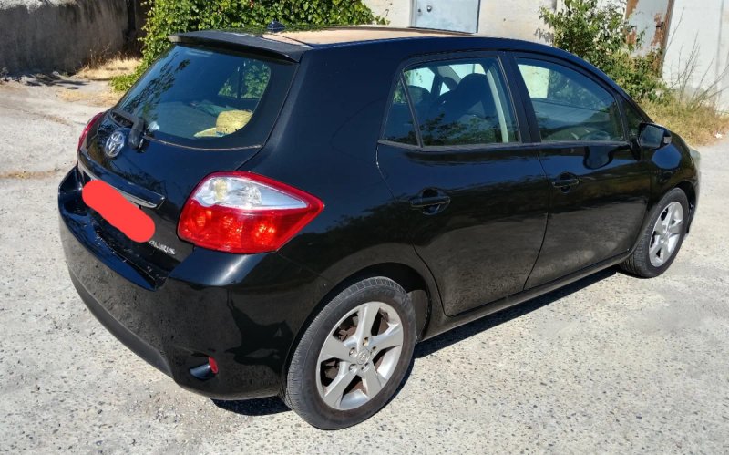 Toyota Auris 2010 - foto 1