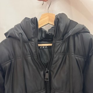 Chaqueta negra cuero vegano Zara
