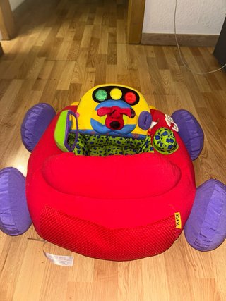 Cochecito de juego para bebé.