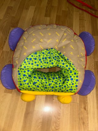 Cochecito de juego para bebé.