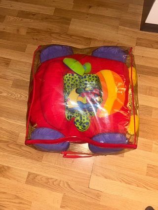 Cochecito de juego para bebé.
