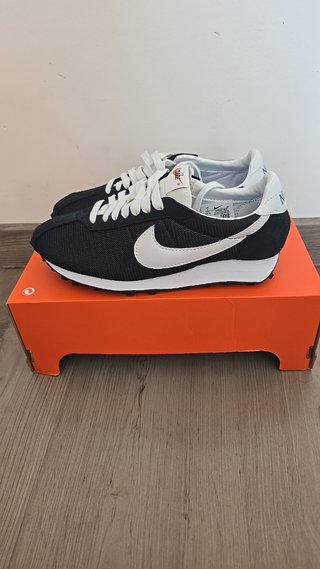 Zapatillas Nike Negras y Blancas