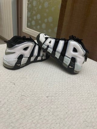 Zapatillas Nike Air More Uptempo Negras y Blancas