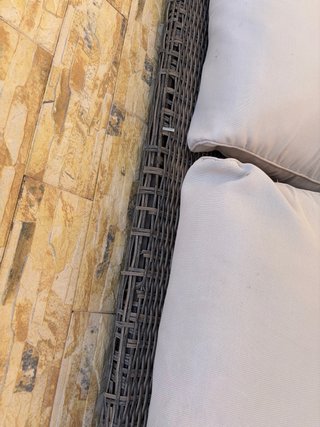 Sofá de exterior de mimbre beige