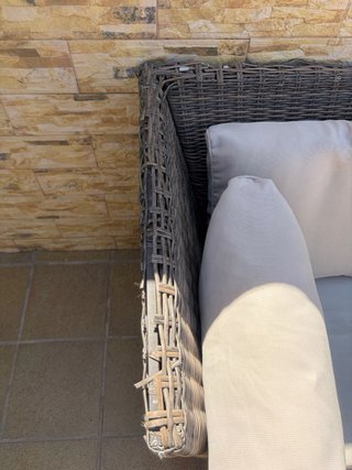 Sofá de exterior de mimbre beige