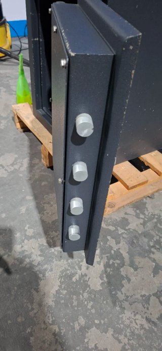 Caja fuerte negra y gris