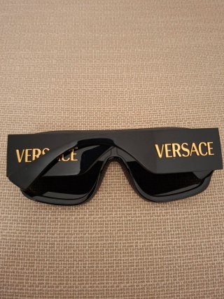 Occhiali da sole Versace neri e oro