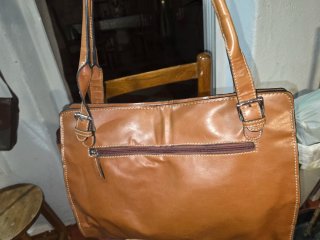 Bolso de piel marrón cuero genuino