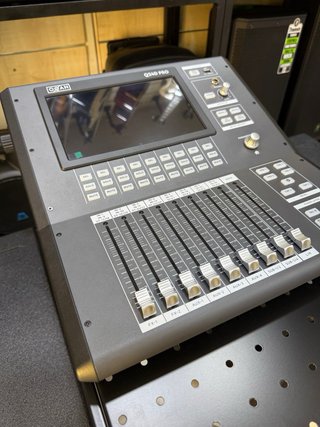 Mixer da palco Oqan Q24D Pro