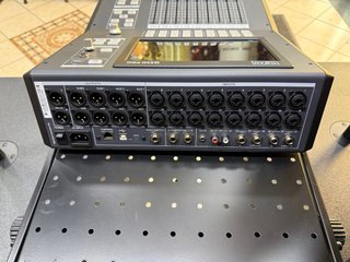 Mixer da palco Oqan Q24D Pro