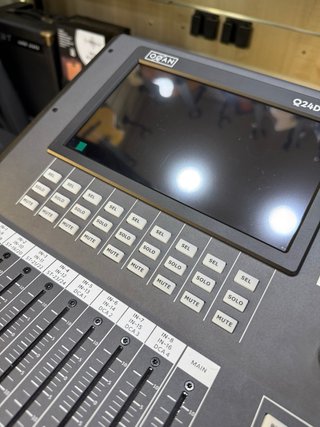 Mixer da palco Oqan Q24D Pro