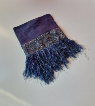 Sciarpa con frange blu e viola