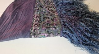 Sciarpa con frange blu e viola