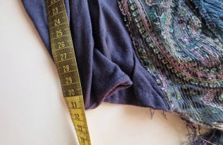 Sciarpa con frange blu e viola