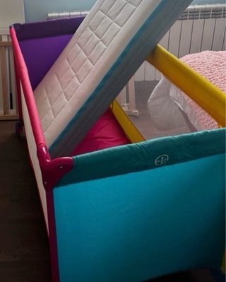 Cuna de viaje multicolor