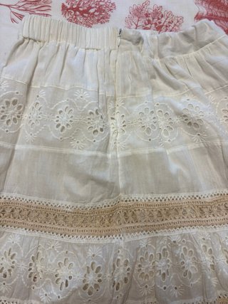 Falda ibicenca bordada beige y blanca
