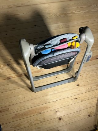 Columpio eléctrico para bebé con sonidos