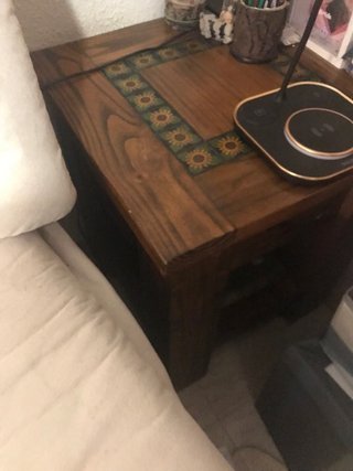 Mesita auxiliar madera maciza con diseño