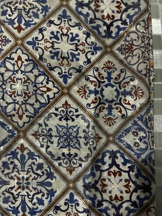 Foulard con disegno geometrico