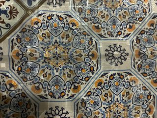 Foulard con disegno geometrico