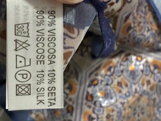 Foulard con disegno geometrico