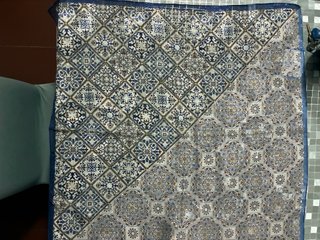 Foulard con disegno geometrico
