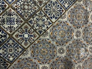 Foulard con disegno geometrico