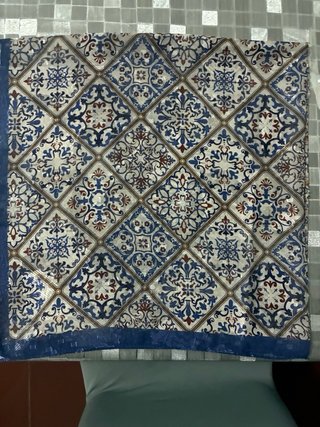 Foulard con disegno geometrico