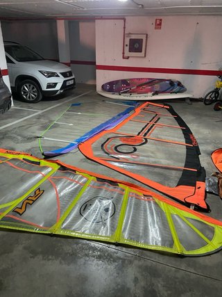 Set tavole/vele windsurf ideale per principianti con carrello per il trasporto