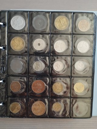 Álbum de monedas extranjeras (250)