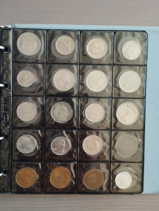Álbum de monedas extranjeras (250)