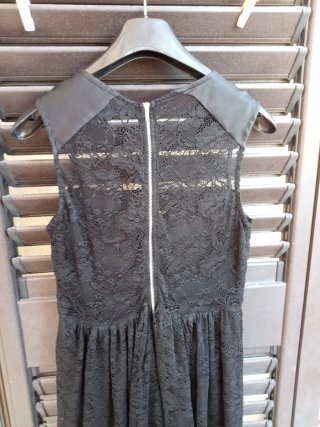 Abito elegante in pizzo nero