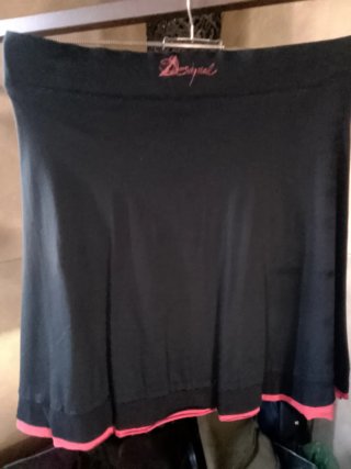 Gonna Desigual nera con stampe