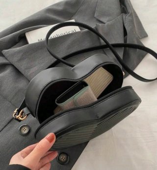 Bolso Negro Corazón Acolchado