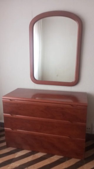 Armario + cómoda + espejo + mueble auxiliar