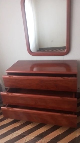 Armario + cómoda + espejo + mueble auxiliar