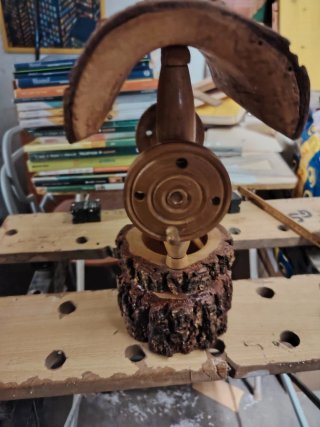 Pozzo in legno ornamentale