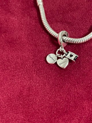 Charm triple viaje corazón brújula cámara