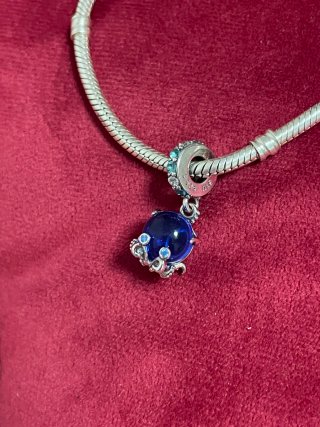 Charm pulpo azul y plateado
