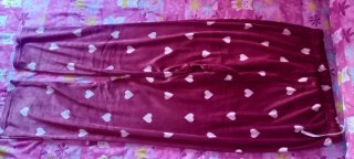 Pijama dos piezas con corazones