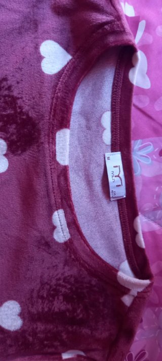 Pijama dos piezas con corazones
