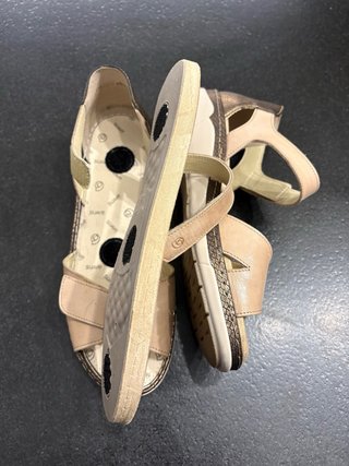 Sandalias Suave Beige Talla 41