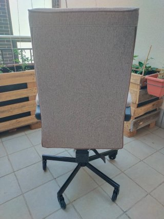 Silla de escritorio cómoda con reposapiés