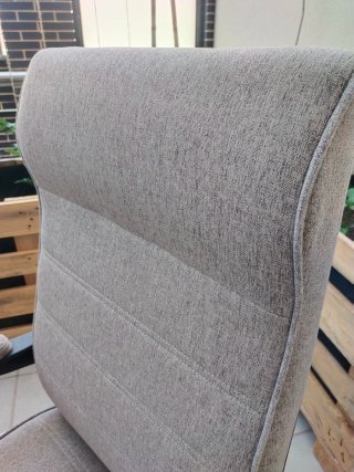 Silla de escritorio cómoda con reposapiés
