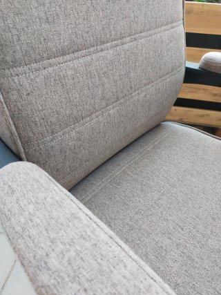 Silla de escritorio cómoda con reposapiés