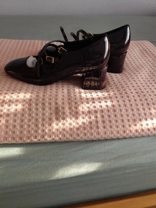 Zapatos estilo merceditas charol