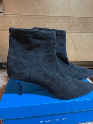 Botines negros ante sintetico tacón metalizado